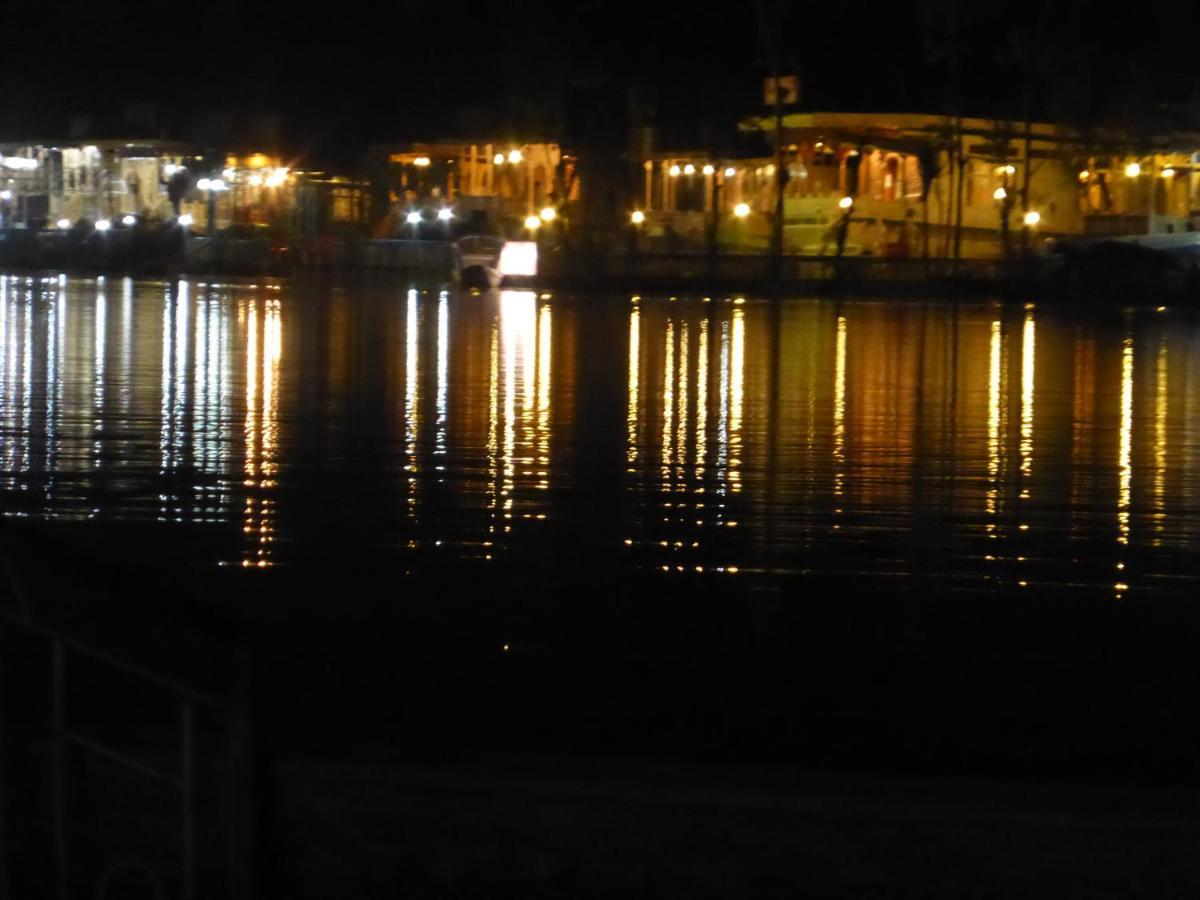 Goona Palace Houseboats Srīnagar Exterior foto