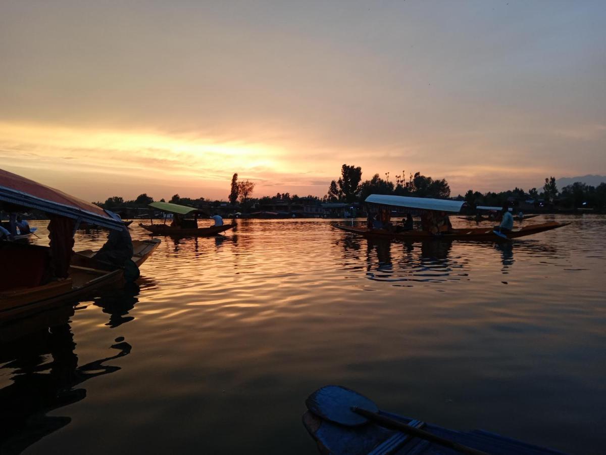 Goona Palace Houseboats Srīnagar Exterior foto