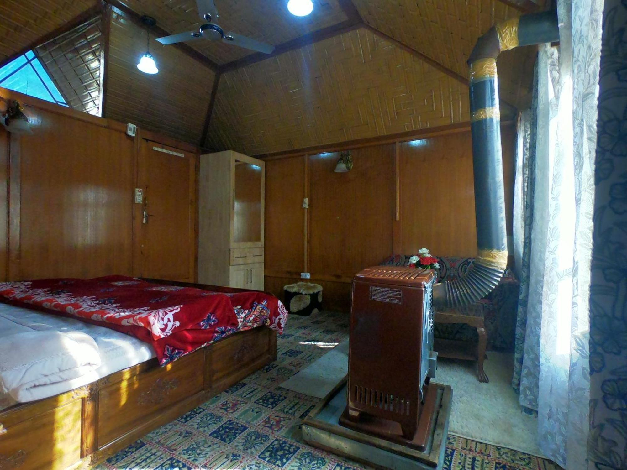 Goona Palace Houseboats Srīnagar Exterior foto